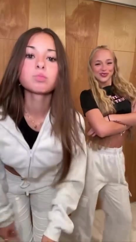 Julia Filippo & Sophie Rain Onlyfans Video Lessbian SEx