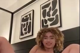 Kiarapeachlegit aka Kiara Peach Onlyfans Video Masturbating